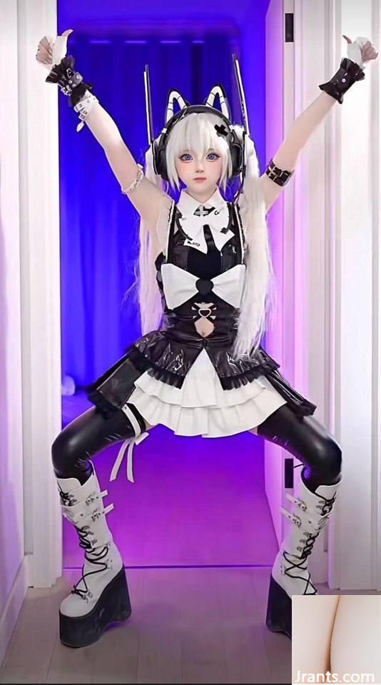Seeu Seeuxiaorou nackt Cosplay &#8211; 11