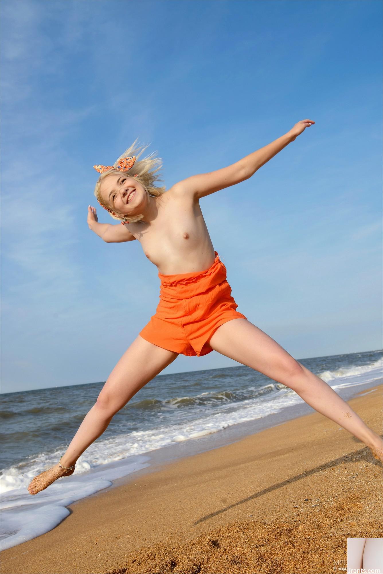 Cali &#8211; Pinup Cirl (90p)
