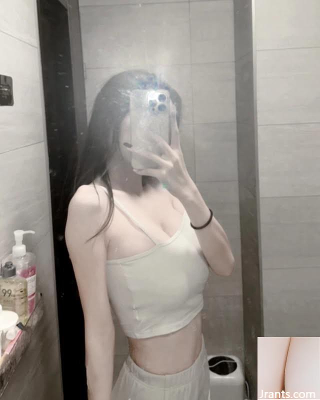 Seksi ve sevimli kız &#8220;ay&#8221; insanları çok kızdırır (10p)