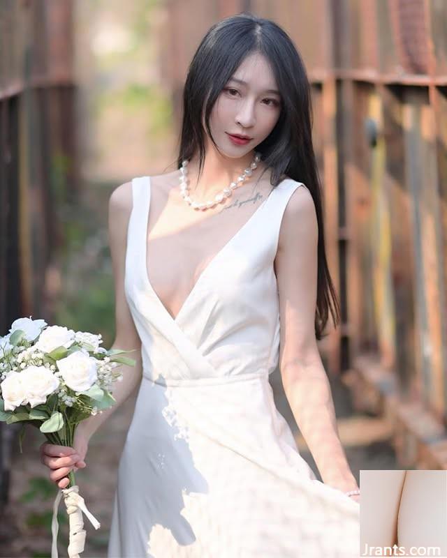 La figure féroce « Sunny » est une montre sexy et salope complète (10p)