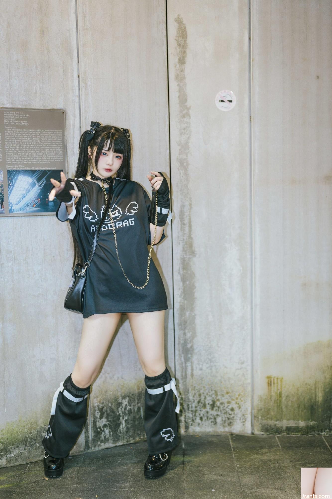 Luoluo raku &#8220;city girl&#8221; (47p)