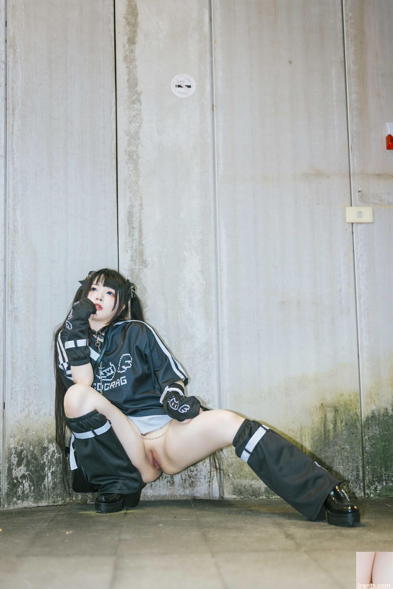 Luoluo raku &#8220;city girl&#8221; (47p)