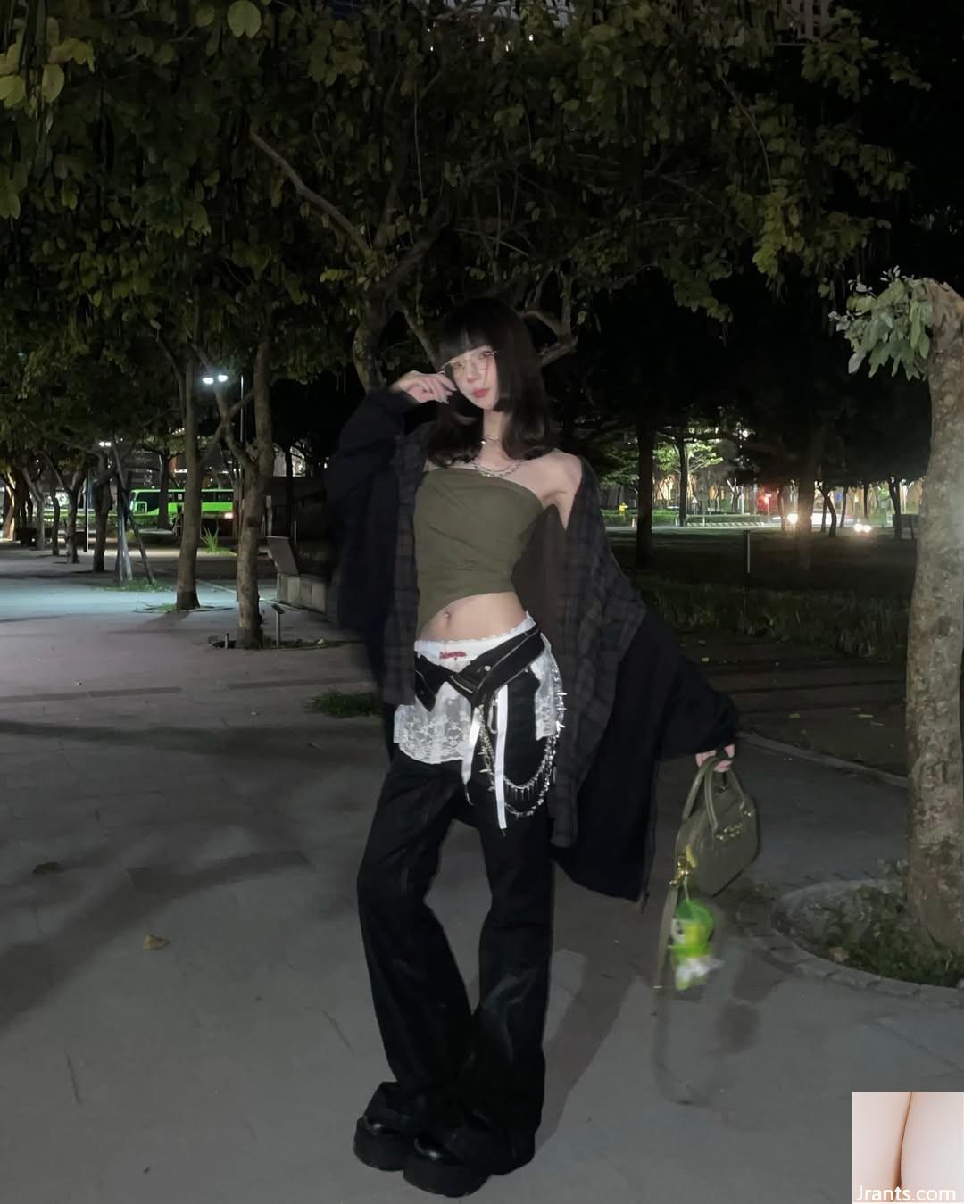 Kecantikan seksi &#8220;Qian Bao&#8221; sangat busuk sehingga dia begitu penuh seks (12p)