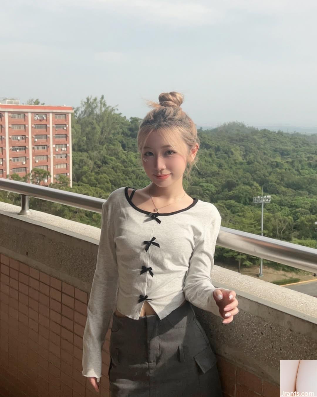 Tanrıça &#8220;Ting1009&#8221;, insanların yanardağ patlamasına direnemiyor (10p)
