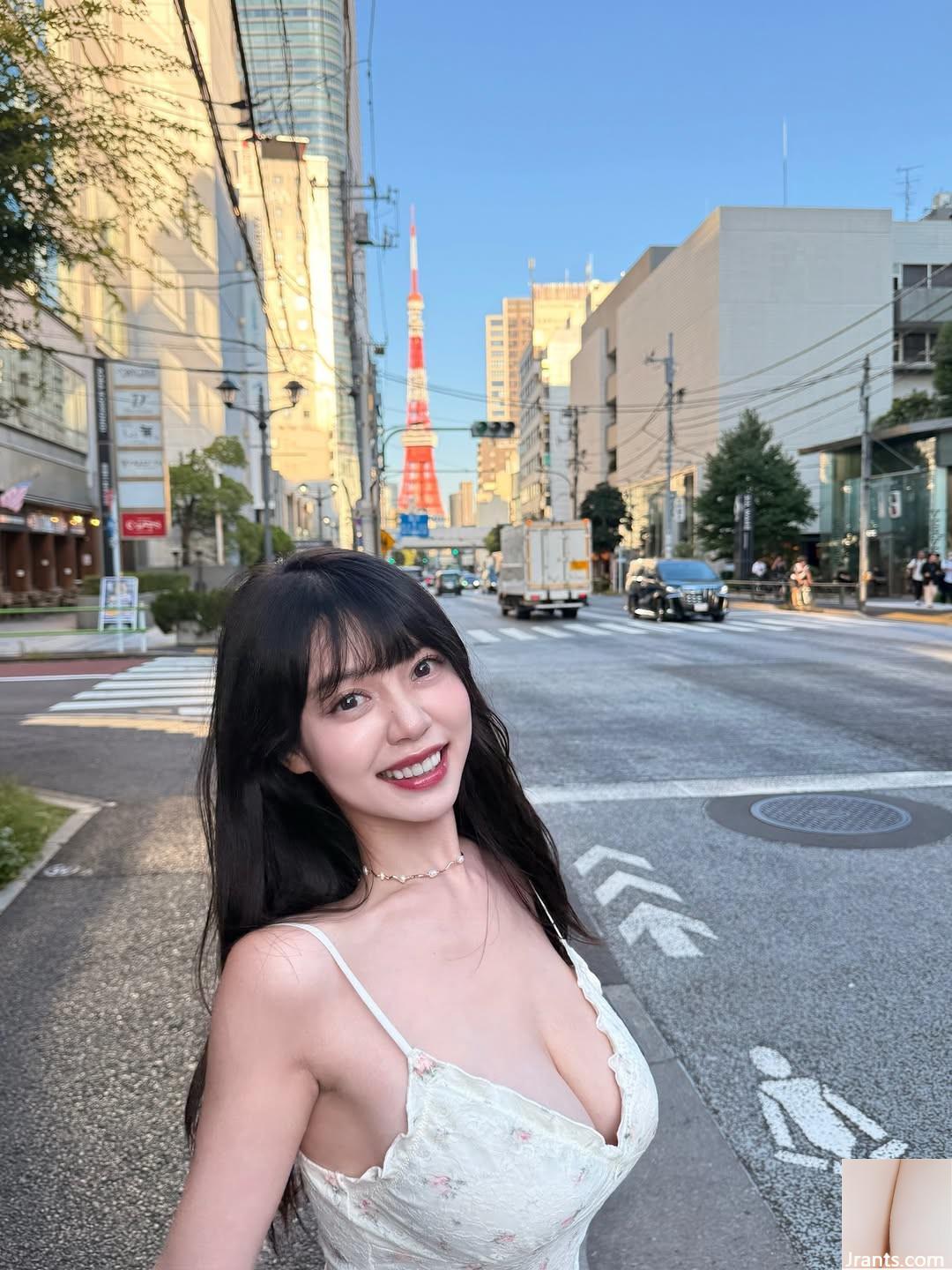 « Huang Yuwen » a un doux sourire et un groove profond et de beaux seins (10p)