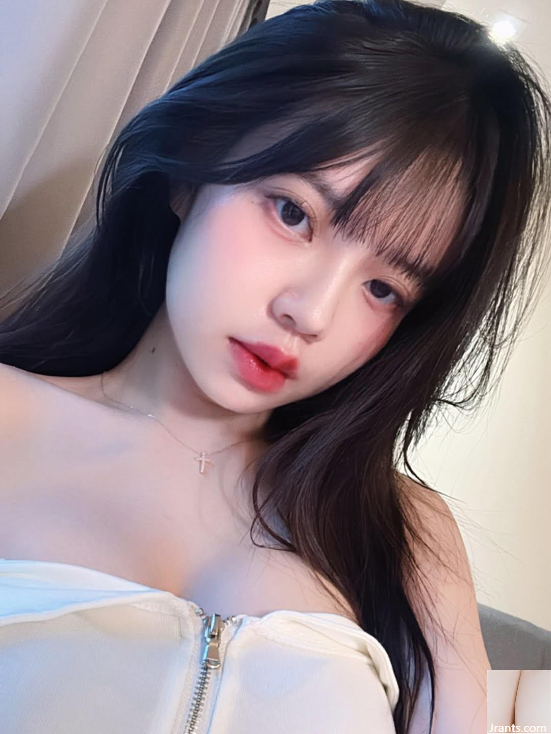 « Huang Yuwen » a un doux sourire et un groove profond et de beaux seins (10p)