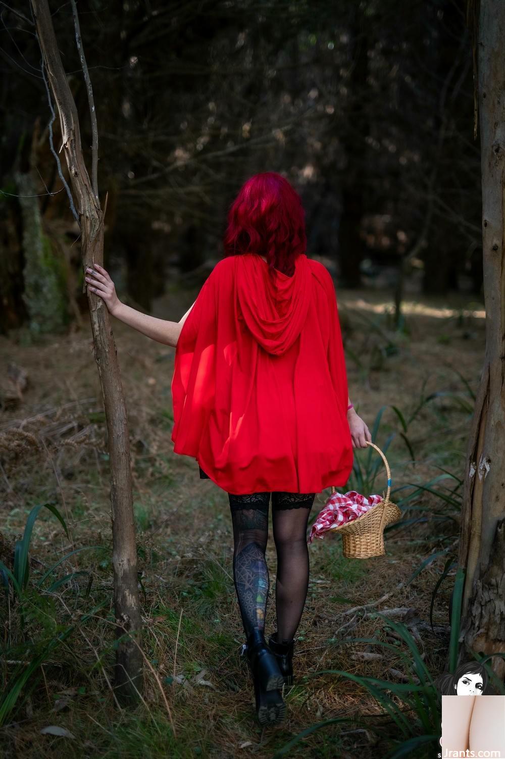 (Suicide Girls) 02 juillet, 2025 &#8211; Euphorie sauvage &#8211; tentant le loup (54p)