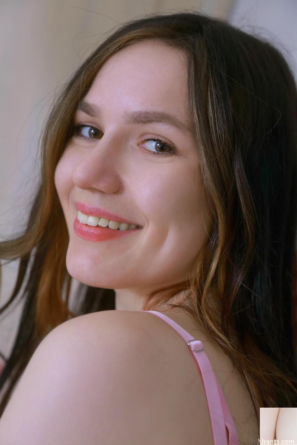 (MetArt) Jul 07, 2025 &#8211; Emma &#8211; Menyajikan Emma (120p)
