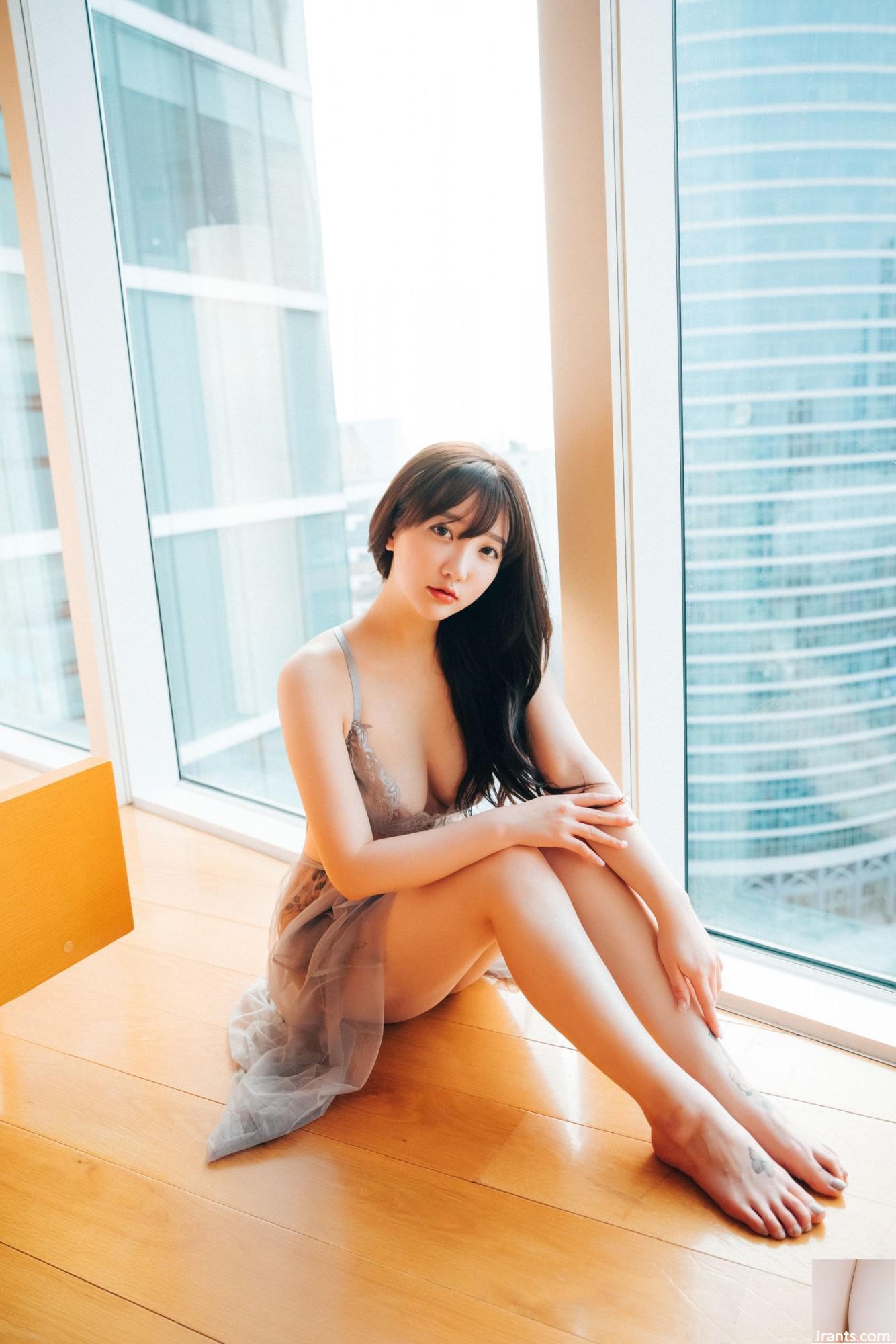 Son Ye-eun &#8220;Full of S&#8221; (102p)