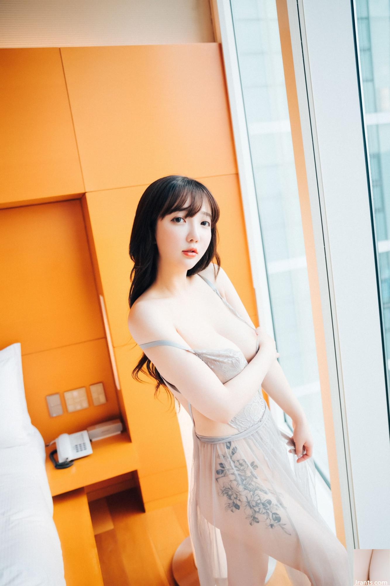Son Ye-eun &#8220;Full of S&#8221; (102p)