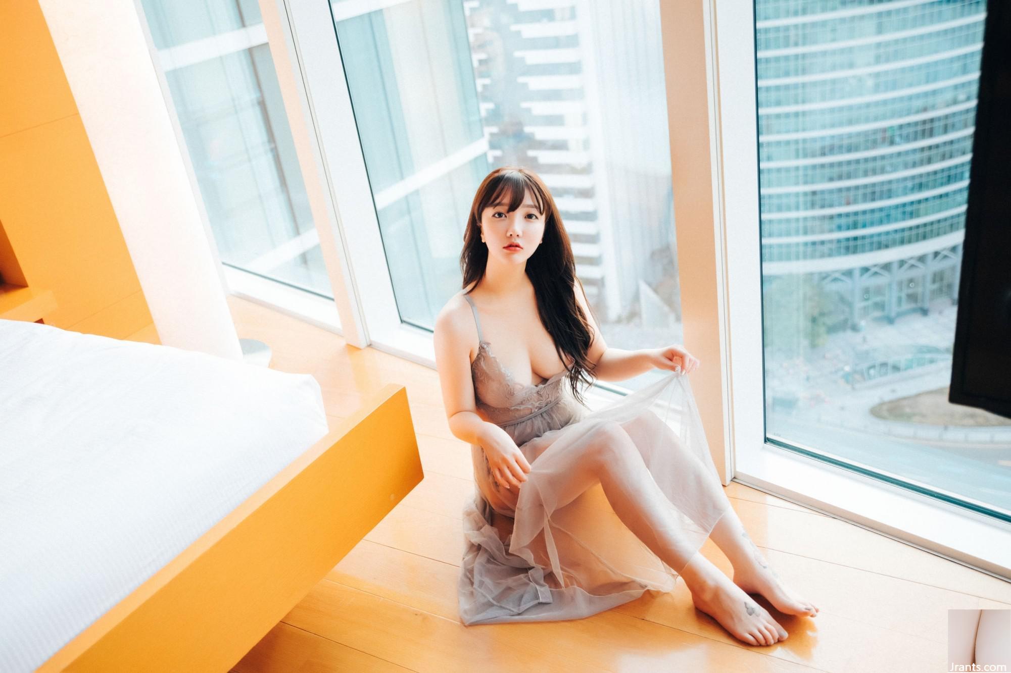 Son Ye-eun &#8220;Full of S&#8221; (102p)
