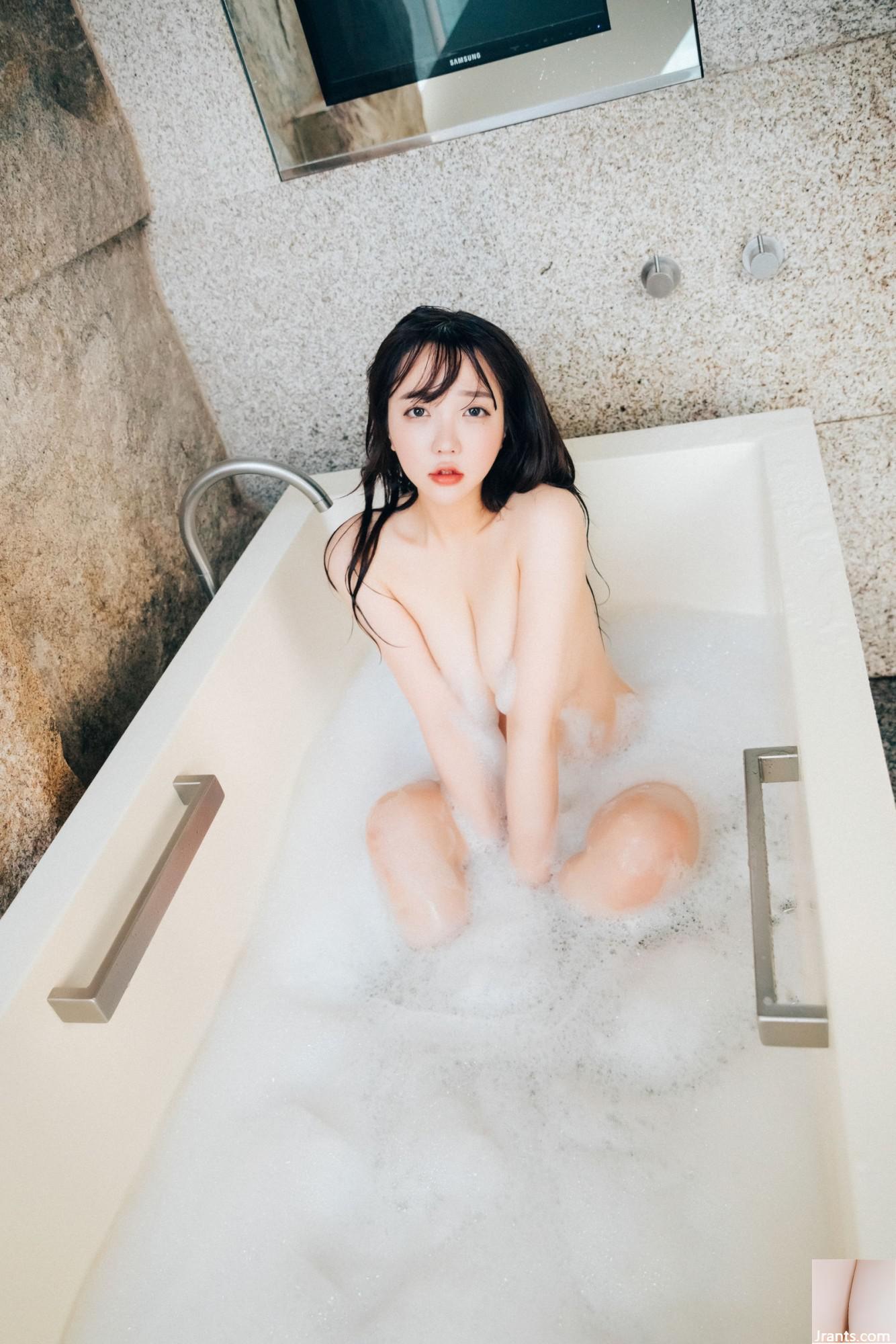 Son Ye-eun &#8220;Full of S&#8221; (102p)
