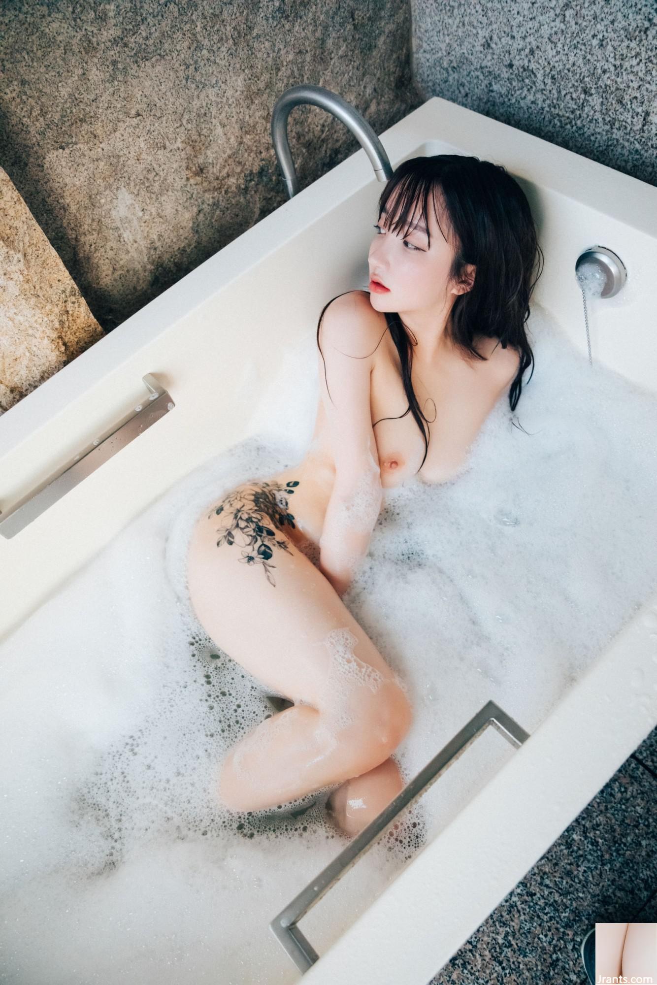 Son Ye-eun &#8220;Full of S&#8221; (102p)