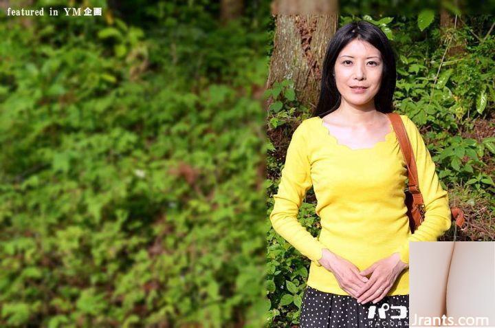 Seorang wanita dewasa muda, rambut vaginanya putih, vagina kupu -kupu hitamnya cumming dan beberapa vagina putih dicampur dengan. Sial, aku sulit