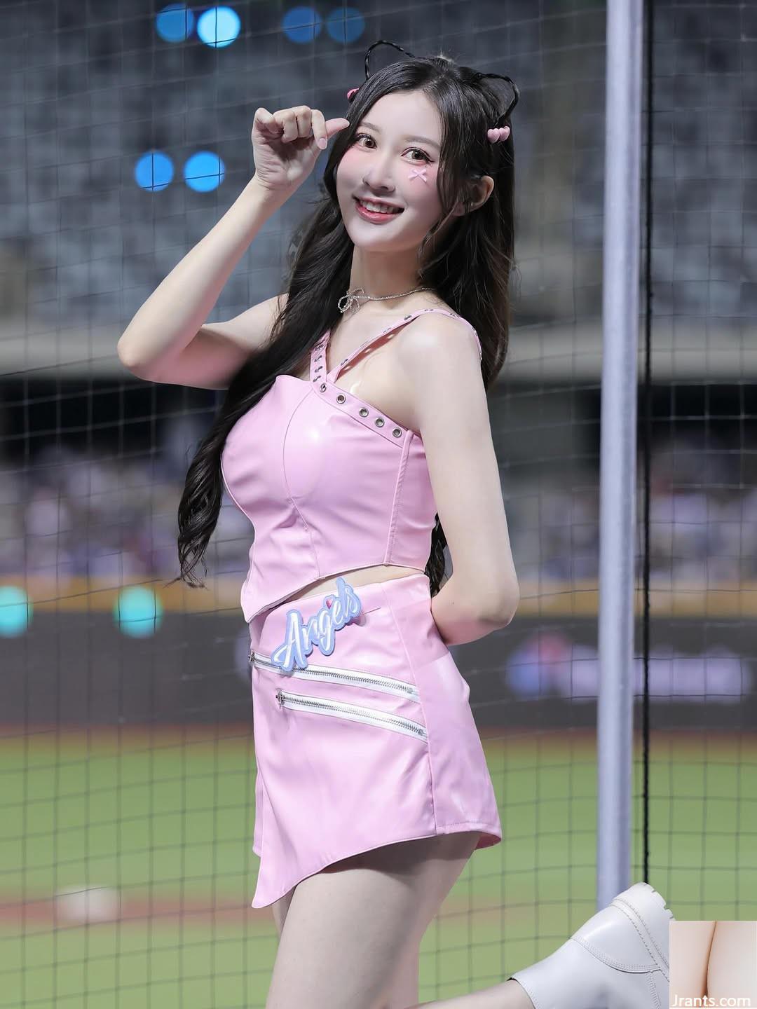 &#8220;Tiffany Wu Yu-yu&#8221; sosok seksi dan ramping telah menjadi fokus perhatian penonton (10p)