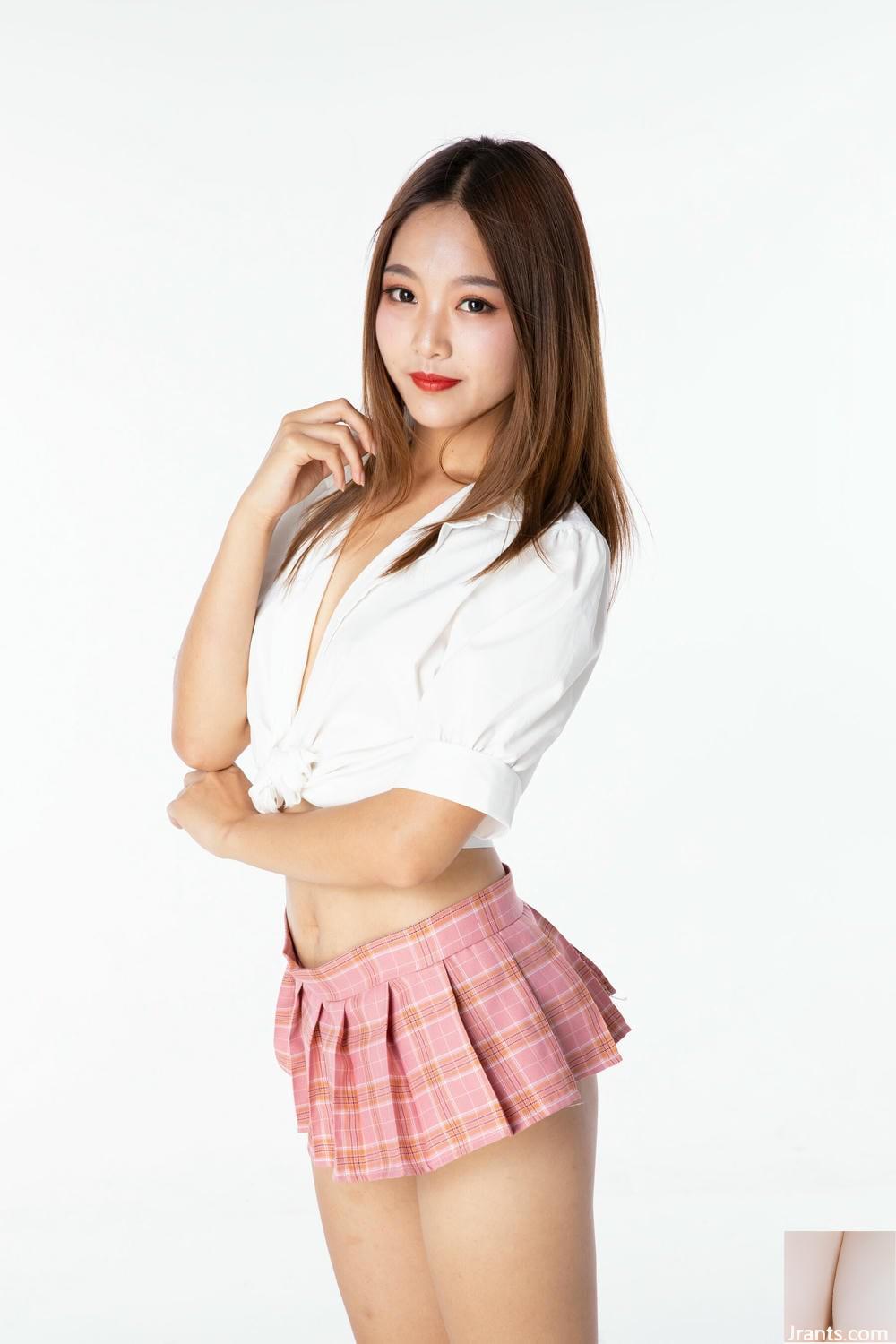 (Collezione online) Modello Guo Lin ha scattato foto private in base al corpo umano &#8211; 2