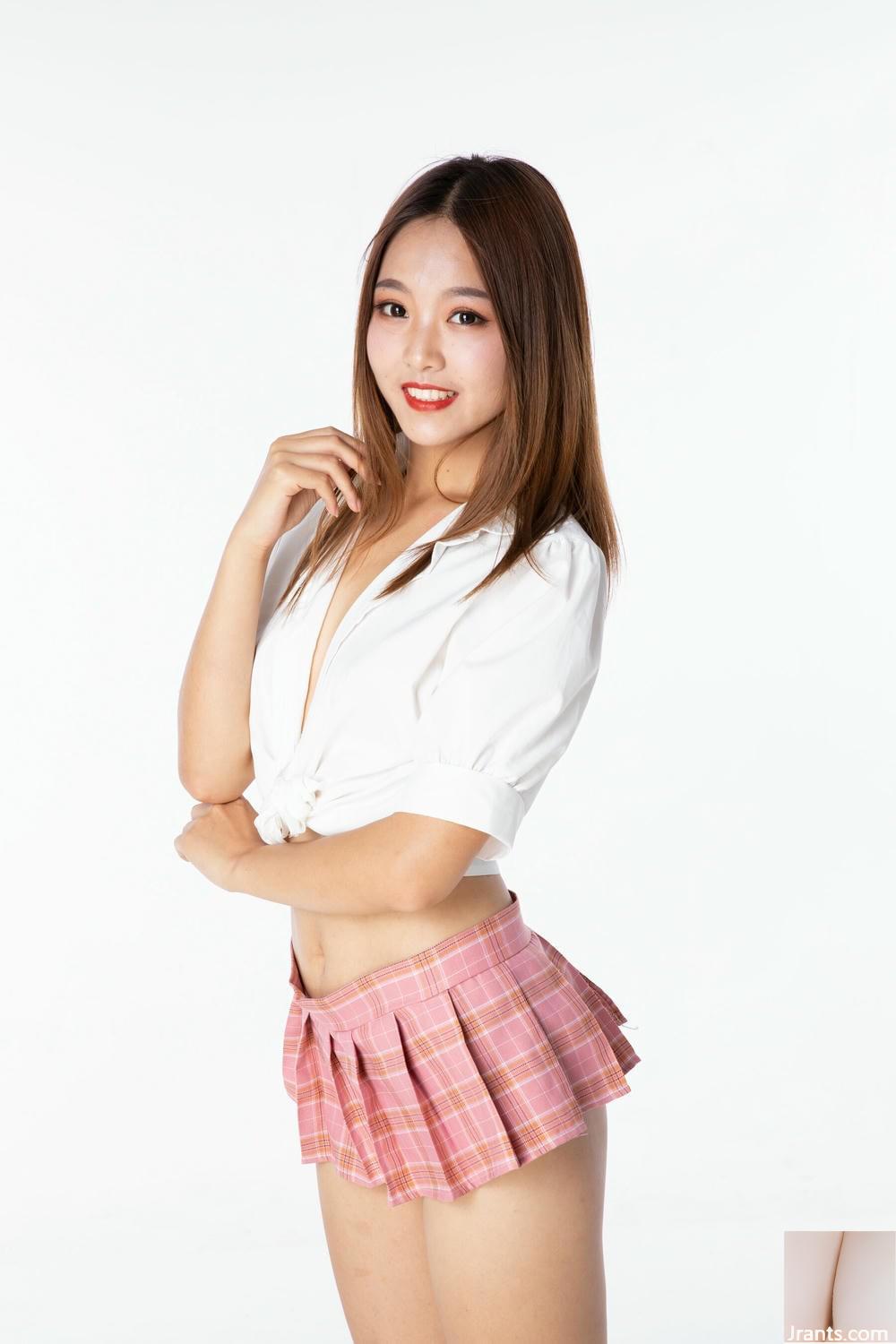 (Collezione online) Modello Guo Lin ha scattato foto private in base al corpo umano &#8211; 2