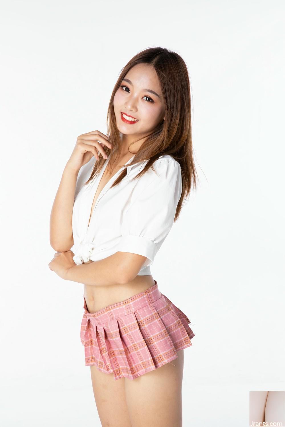 (Collezione online) Modello Guo Lin ha scattato foto private in base al corpo umano &#8211; 2