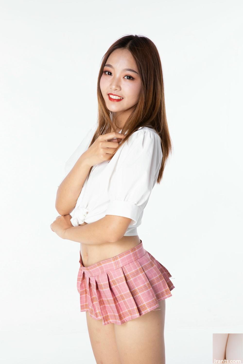 (Collezione online) Modello Guo Lin ha scattato foto private in base al corpo umano &#8211; 2