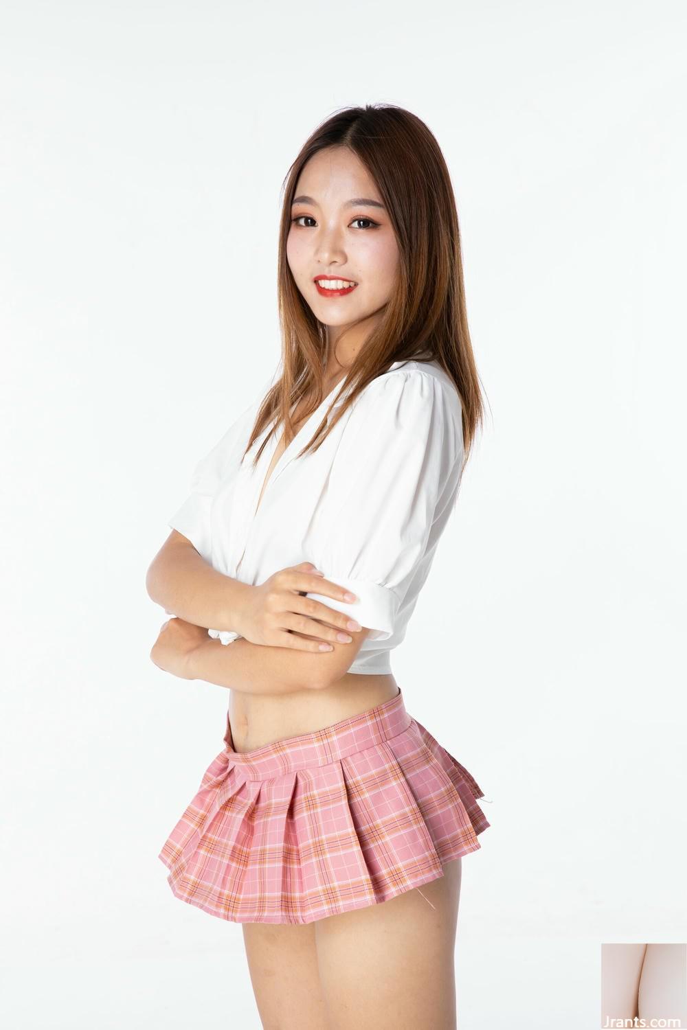 (Collezione online) Modello Guo Lin ha scattato foto private in base al corpo umano &#8211; 2