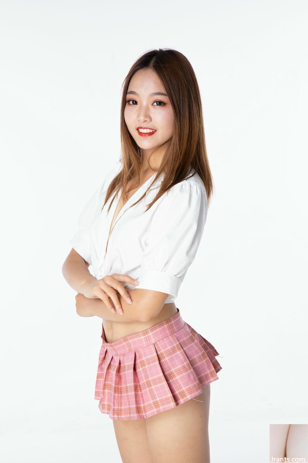 (Collezione online) Modello Guo Lin ha scattato foto private in base al corpo umano &#8211; 2