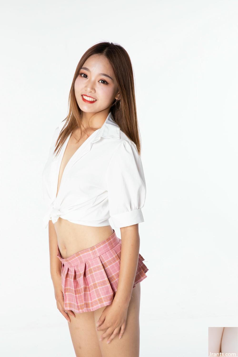 (Collezione online) Modello Guo Lin ha scattato foto private in base al corpo umano &#8211; 2