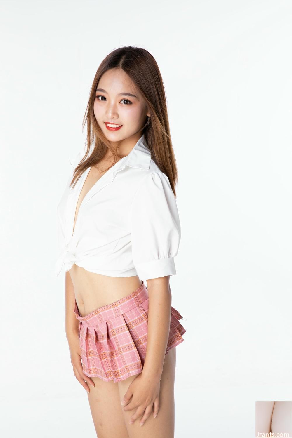 (Collezione online) Modello Guo Lin ha scattato foto private in base al corpo umano &#8211; 2