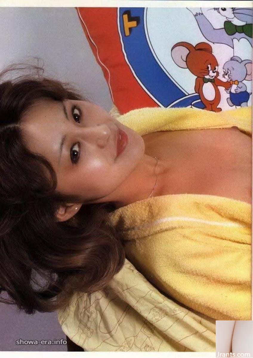 Bintang porno dalam boneka Ura-Books (62p)