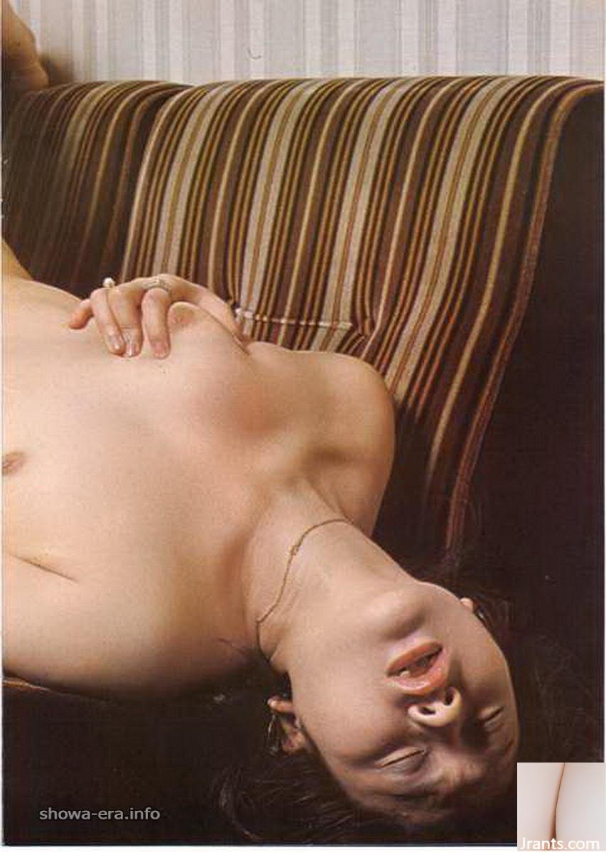 Star du porno dans Ura-Books Belle fille la veille de ses règles (76p)