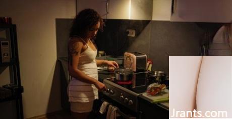 Le chant de beauté de Lane est un jouet sexuel, elle peut lui baiser la chatte et ne sera jamais mauvaise (19p)