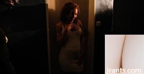 Le chant de beauté de Lane est un jouet sexuel, elle peut lui baiser la chatte et ne sera jamais mauvaise (19p)