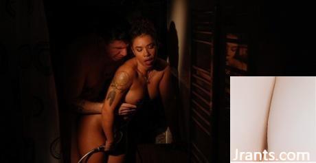 Le chant de beauté de Lane est un jouet sexuel, elle peut lui baiser la chatte et ne sera jamais mauvaise (19p)