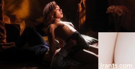Le chant de beauté de Lane est un jouet sexuel, elle peut lui baiser la chatte et ne sera jamais mauvaise (19p)