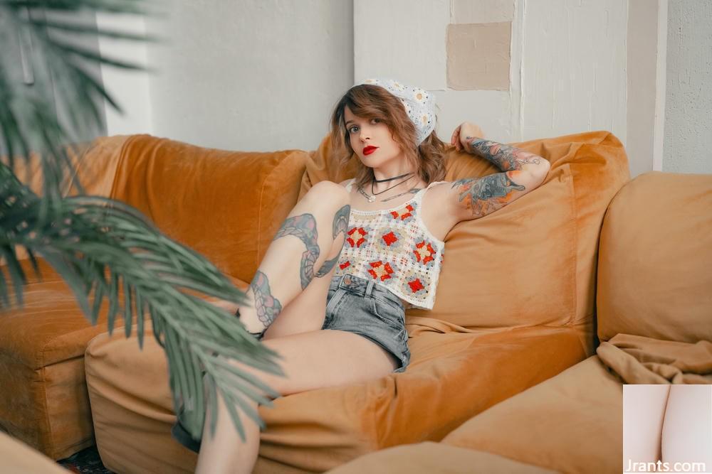 (Suicide Girls) 09. Juli 2025 &#8211; Awondrr &#8211; in Daze (42p) geschnürt (42p)
