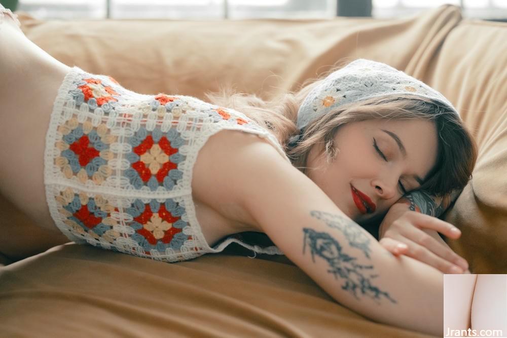 (Suicide Girls) 09. Juli 2025 &#8211; Awondrr &#8211; in Daze (42p) geschnürt (42p)
