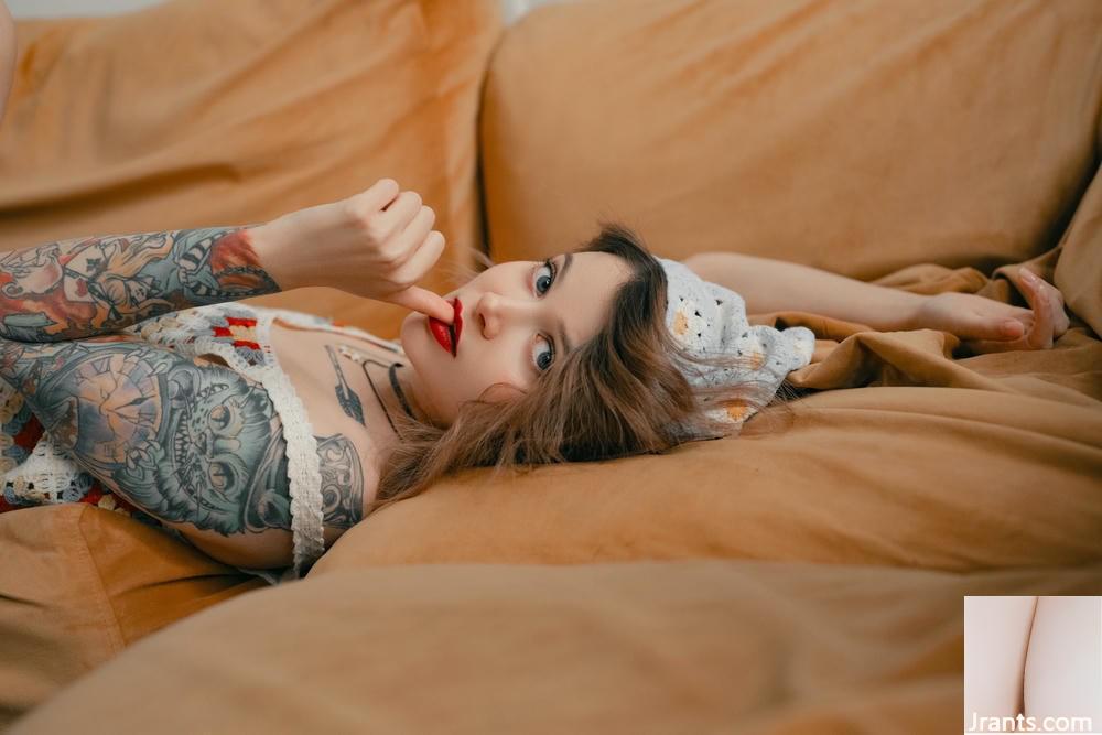 (Suicide Girls) 09. Juli 2025 &#8211; Awondrr &#8211; in Daze (42p) geschnürt (42p)