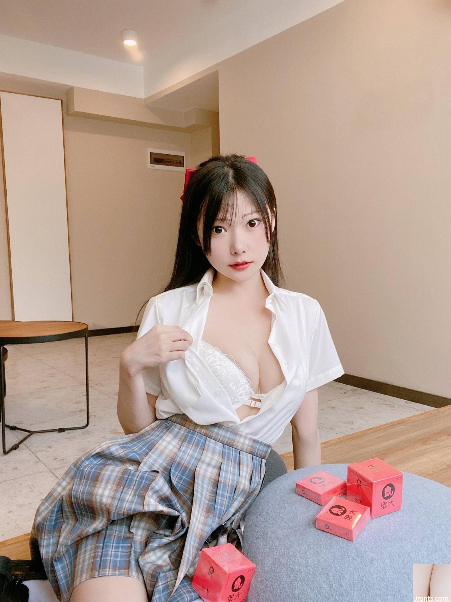 (Koleksi di Internet) Gadis Kesejahteraan Vanilla Meow Lulu &#8220;Elephant College Mahasiswa Rok Kotak&#8221; Eksklusif VIP (33p)