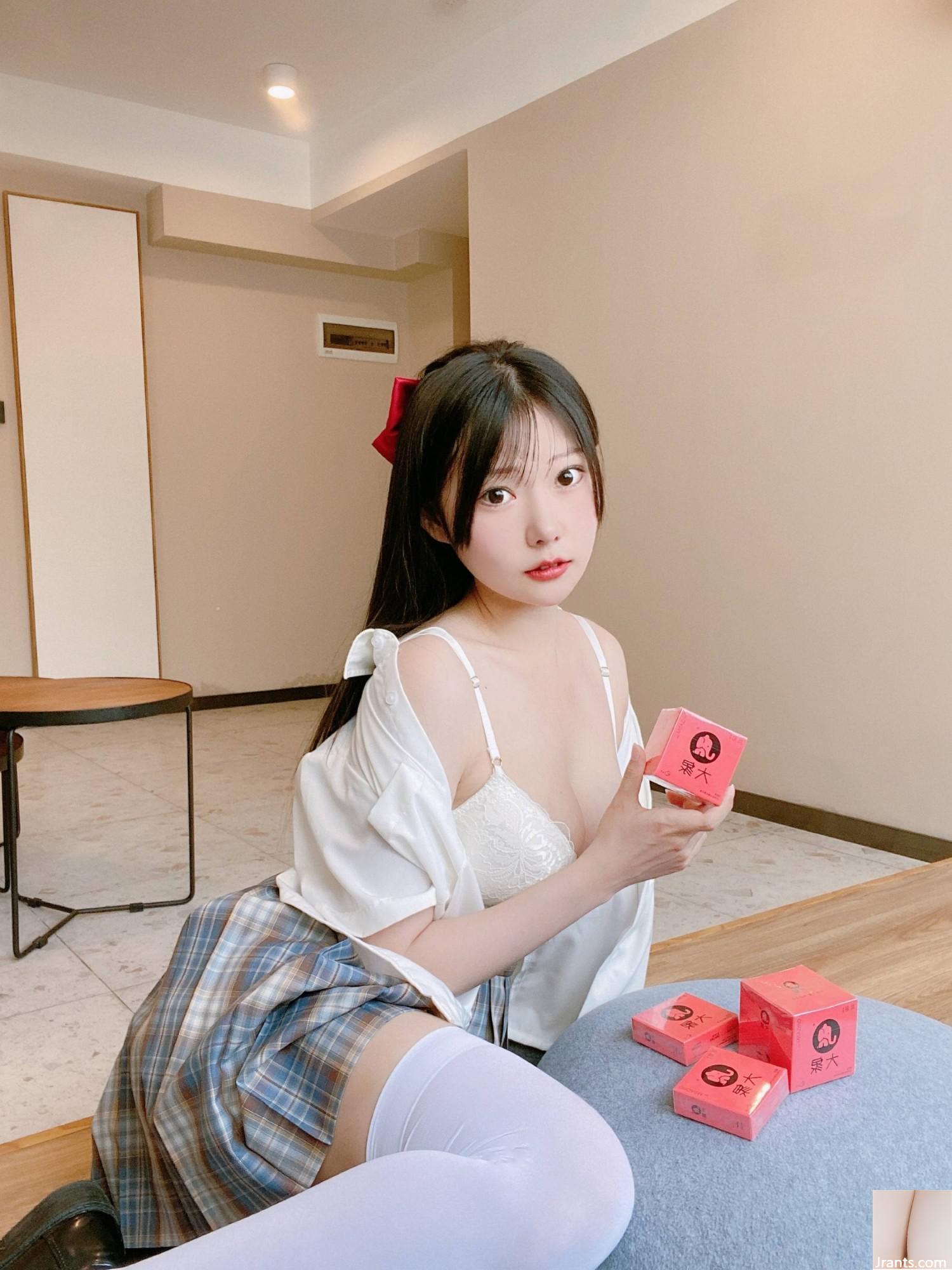 (Koleksi di Internet) Gadis Kesejahteraan Vanilla Meow Lulu &#8220;Elephant College Mahasiswa Rok Kotak&#8221; Eksklusif VIP (33p)