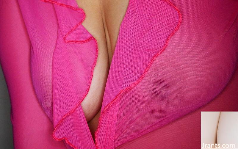 Tsubaki Rika: Une femme mariée frustrée devient excitée, séduisant une femme sans soutien-gorge ni culotte, homme avec de gros seins et fesses &#8230; (21p)