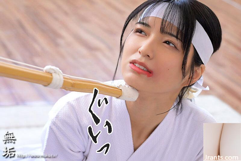 Kuramoto Sumire: الذكرى الأربعين لـ Yamamoto Naoki للفنون 1: Burning Sword Transfer Student Kuramoto Sumire (21p)