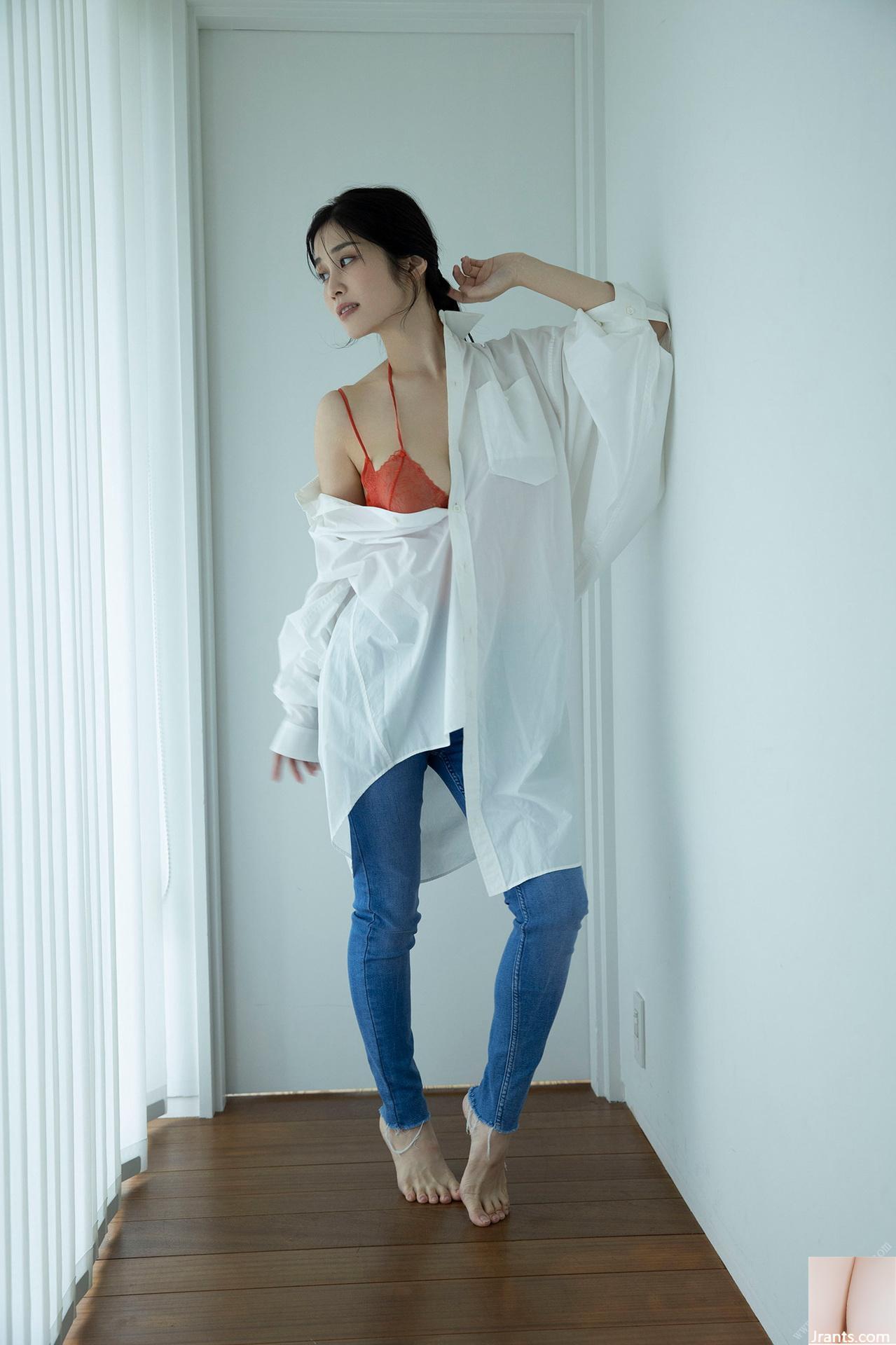 Takahashi Rin Ideale No Carada Weekly Post Photo Collection (95p)