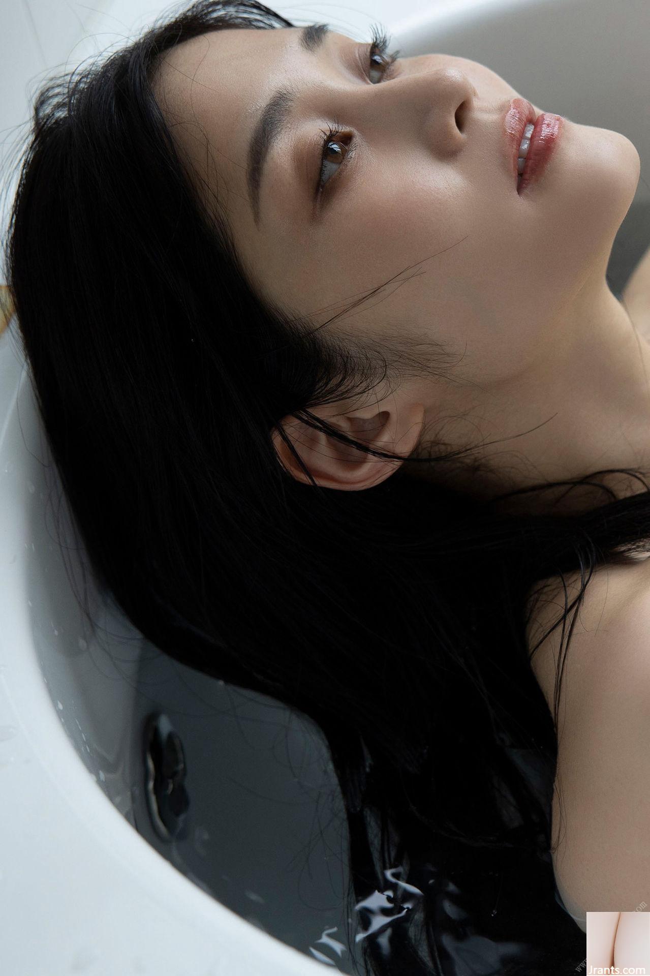 Takahashi Rin Ideale No Carada Weekly Post Photo Collection (95p)