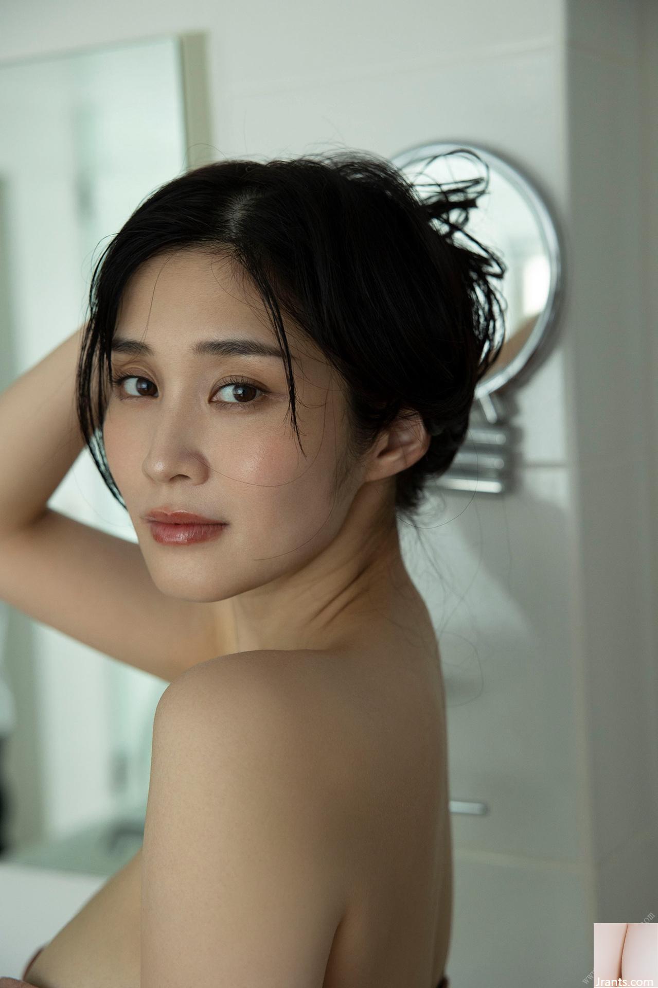 Takahashi Rin Ideale No Carada Weekly Post Photo Collection (95p)