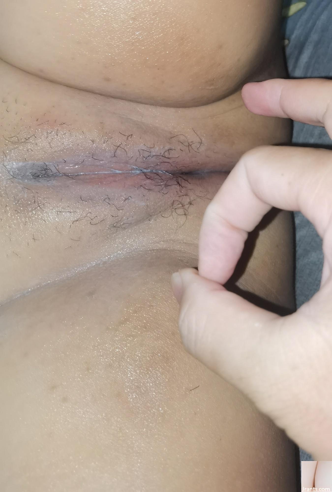 La giovane ragazza tigre bianca ha una sensazione diversa (20p)