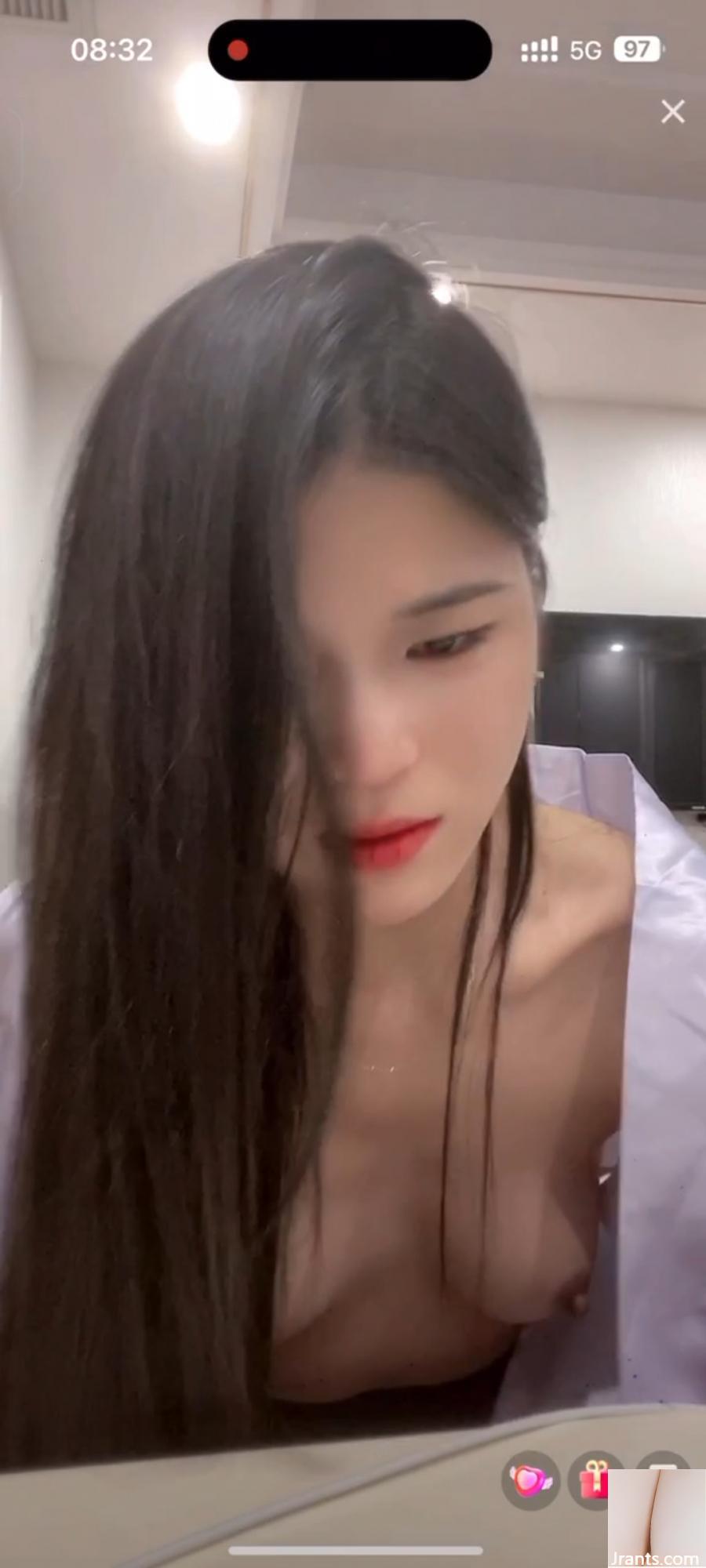 Revesons sexy Live Broadcaster (32p)