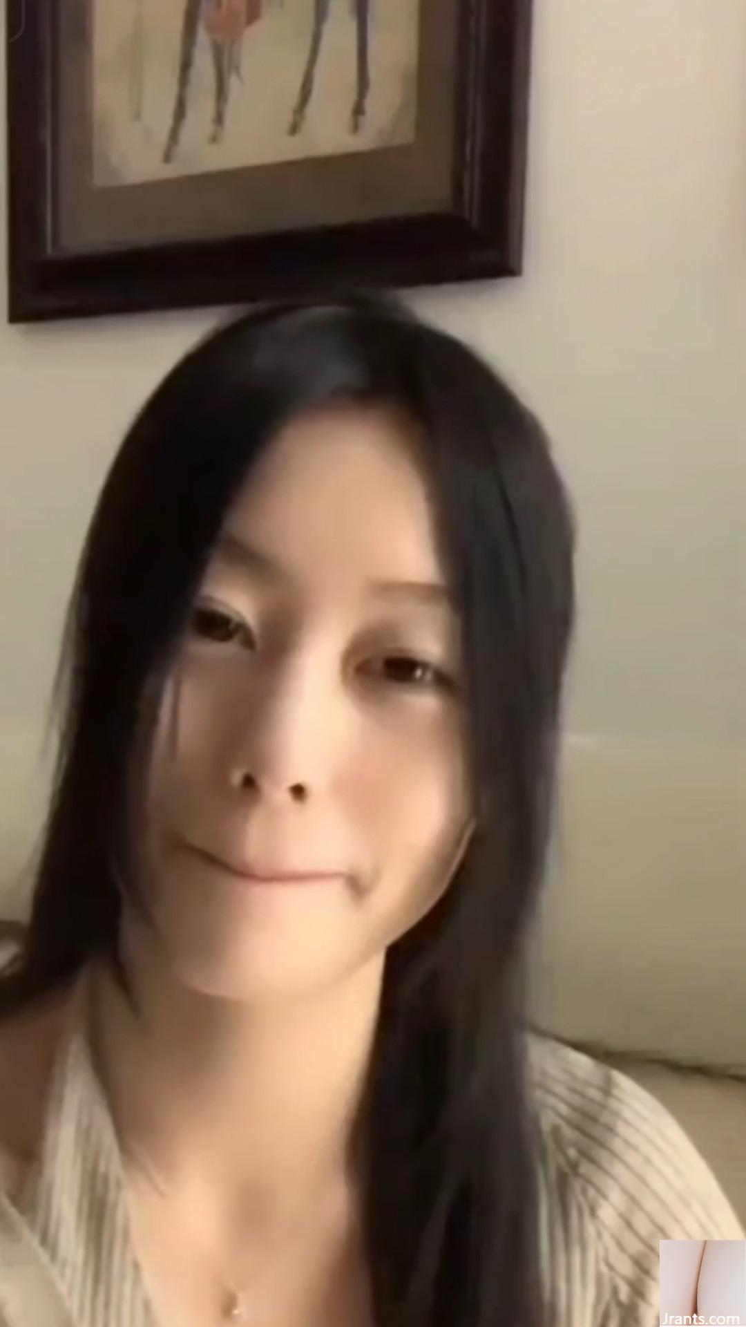 Revesons sexy Live Broadcaster (32p)
